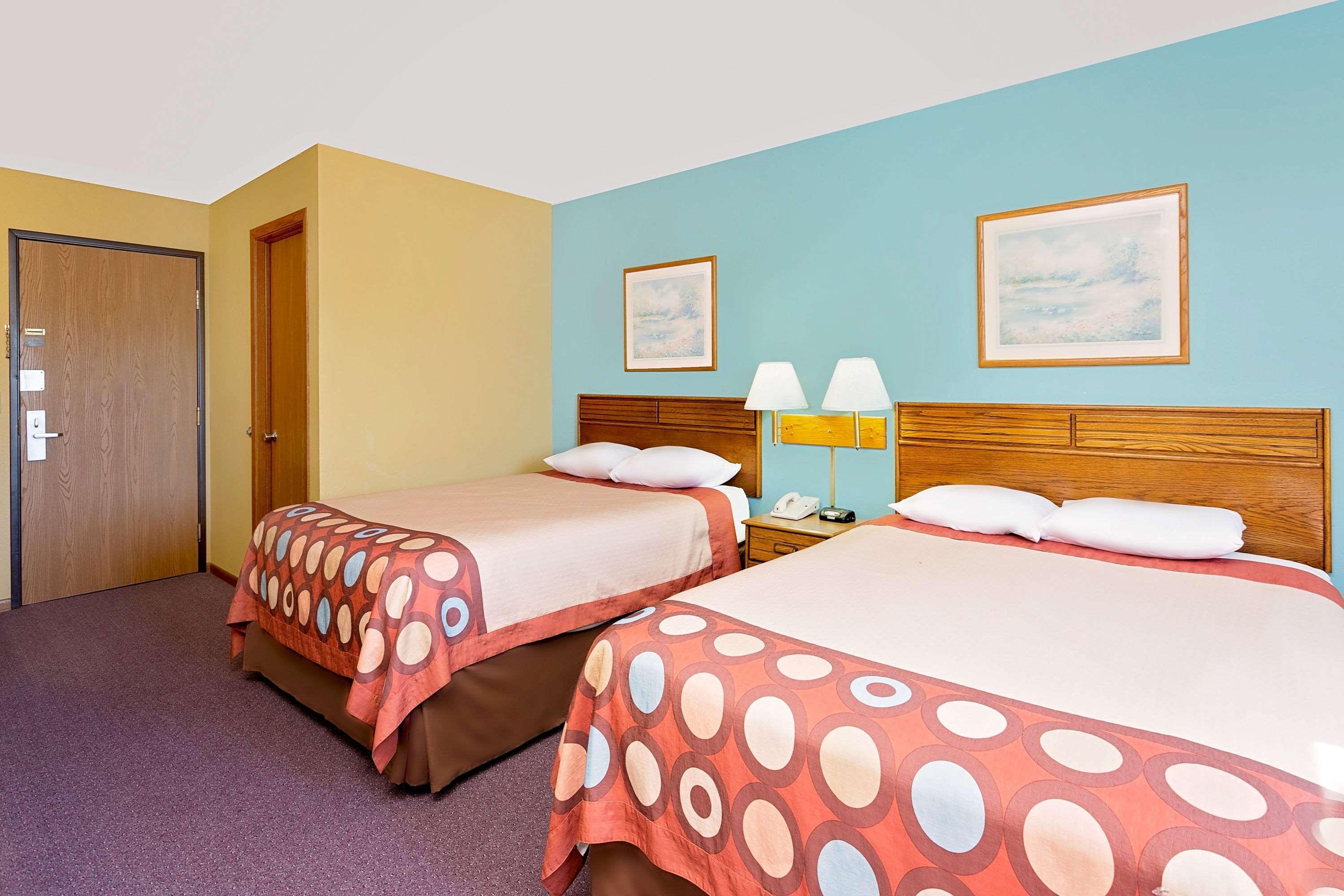 Super 8 By Wyndham Dyersville Extérieur photo