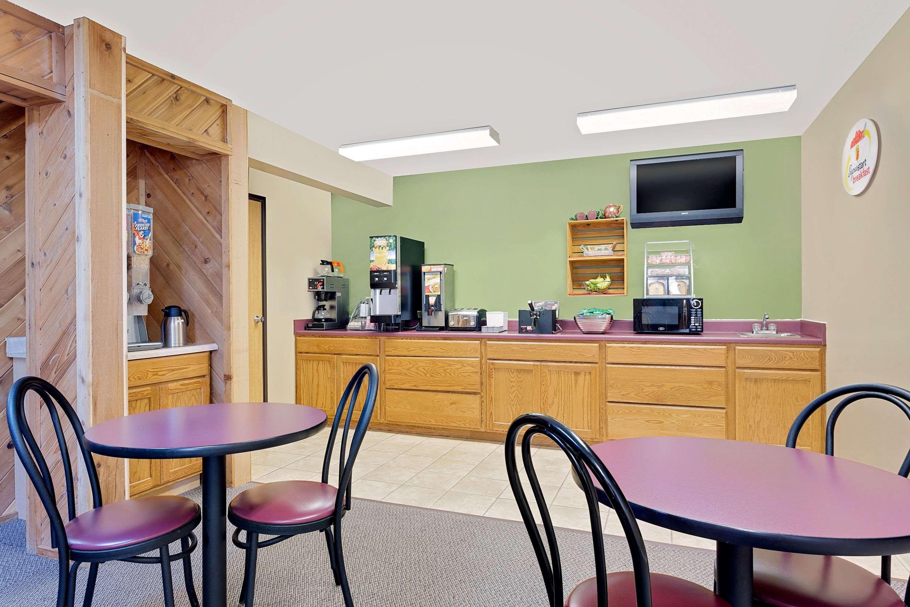 Super 8 By Wyndham Dyersville Extérieur photo