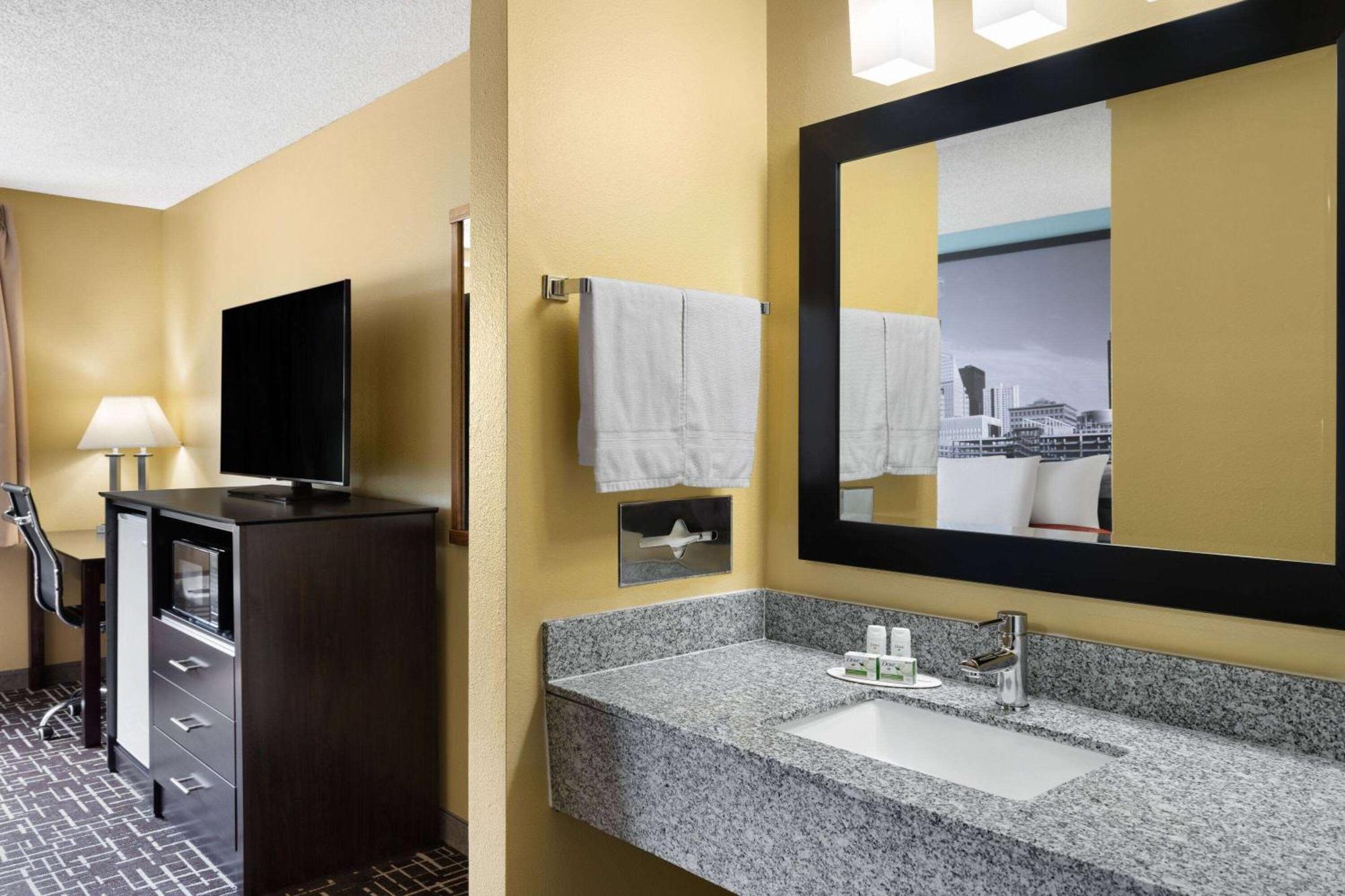 Super 8 By Wyndham Dyersville Extérieur photo