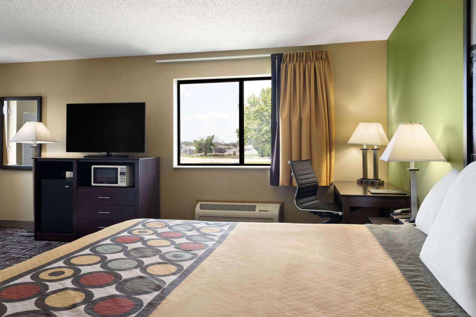 Super 8 By Wyndham Dyersville Extérieur photo